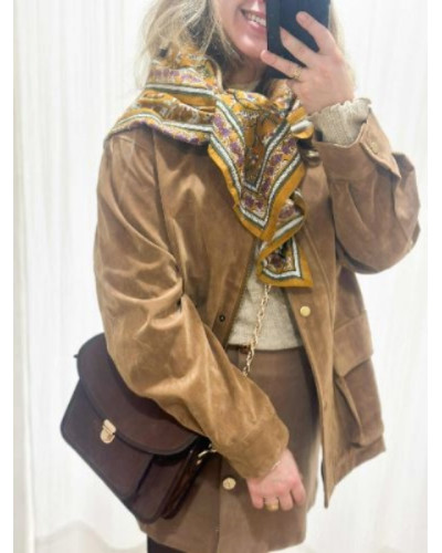 Manteau en suédine camel femme – look bohème et élégant