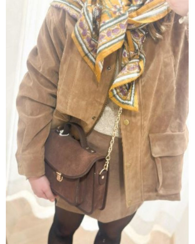 Manteau en suédine camel femme – look bohème et élégant