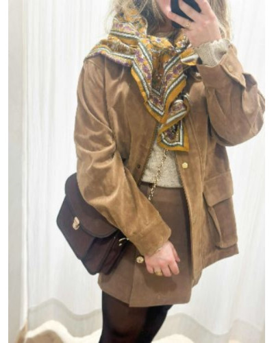 Manteau en suédine camel femme – look bohème et élégant