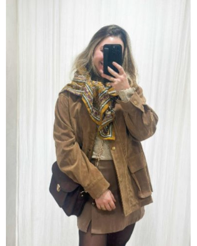 Manteau en suédine camel femme – look bohème et élégant