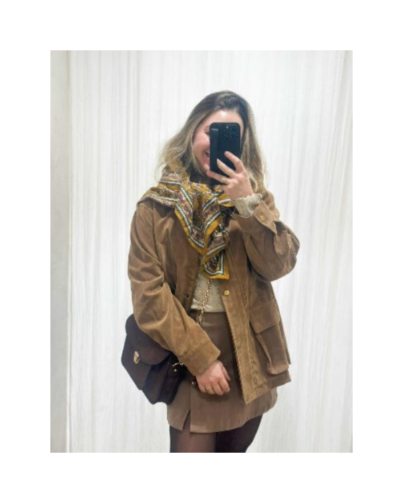 Manteau en suédine camel femme – look bohème et élégant