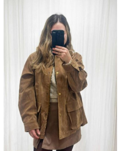 Manteau en suédine camel femme – look bohème et élégant