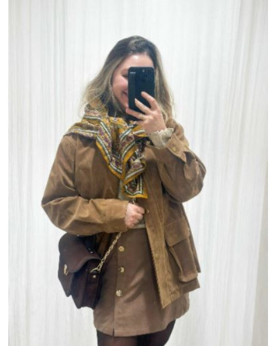 Manteau en suédine camel femme – look bohème et élégant