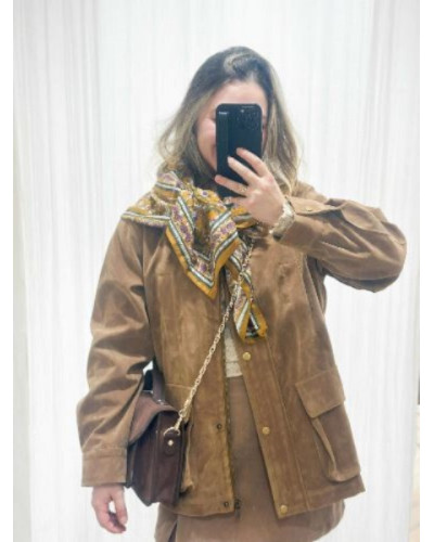 Manteau en suédine camel femme – look bohème et élégant
