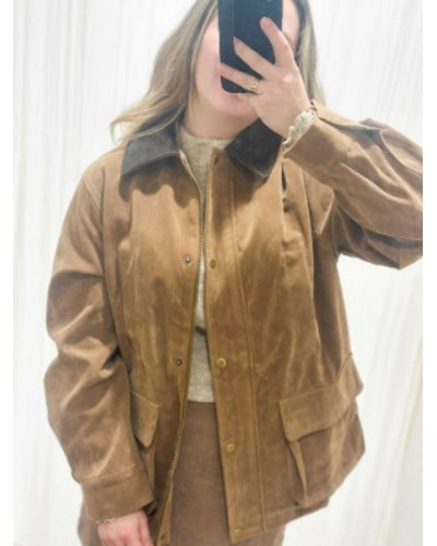Manteau en suédine camel femme – look bohème et élégant