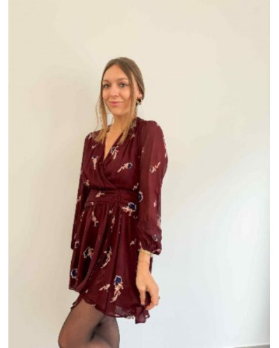 Robe Bordeaux Imprimé Bohème – Coupe Cintrée, Chic et Élégante