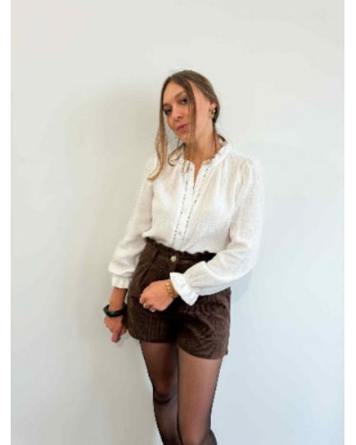 Chemise blanche femme en gaze de coton – Détails ajourés et broderie anglaise, livraison rapide