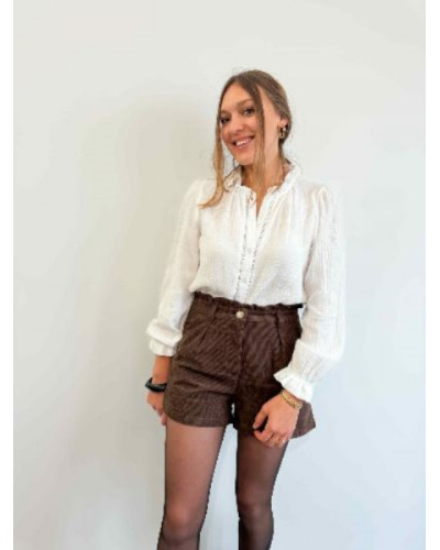 Short femme en velours marron – Confort, style et élégance automnale