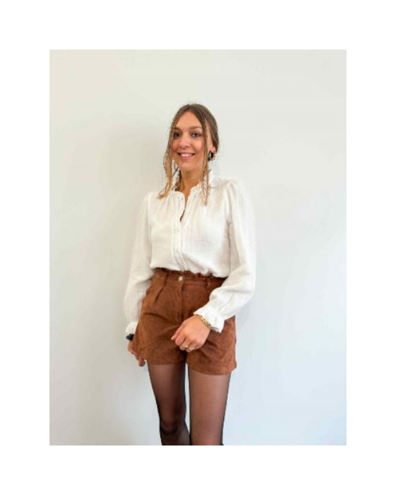 Short femme en velours camel – Élégance décontractée et confort automnal