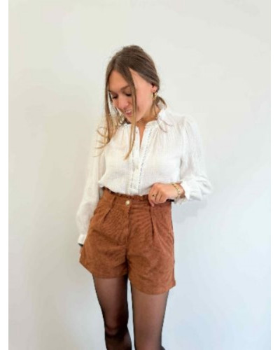 Short femme en velours camel – Élégance décontractée et confort automnal
