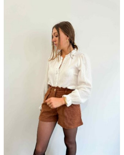 Short femme en velours camel – Élégance décontractée et confort automnal