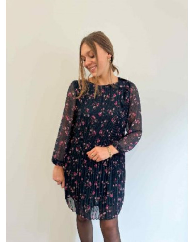 Robe droite plissée bleu marine à petites fleurs roses – Féminine et intemporelle