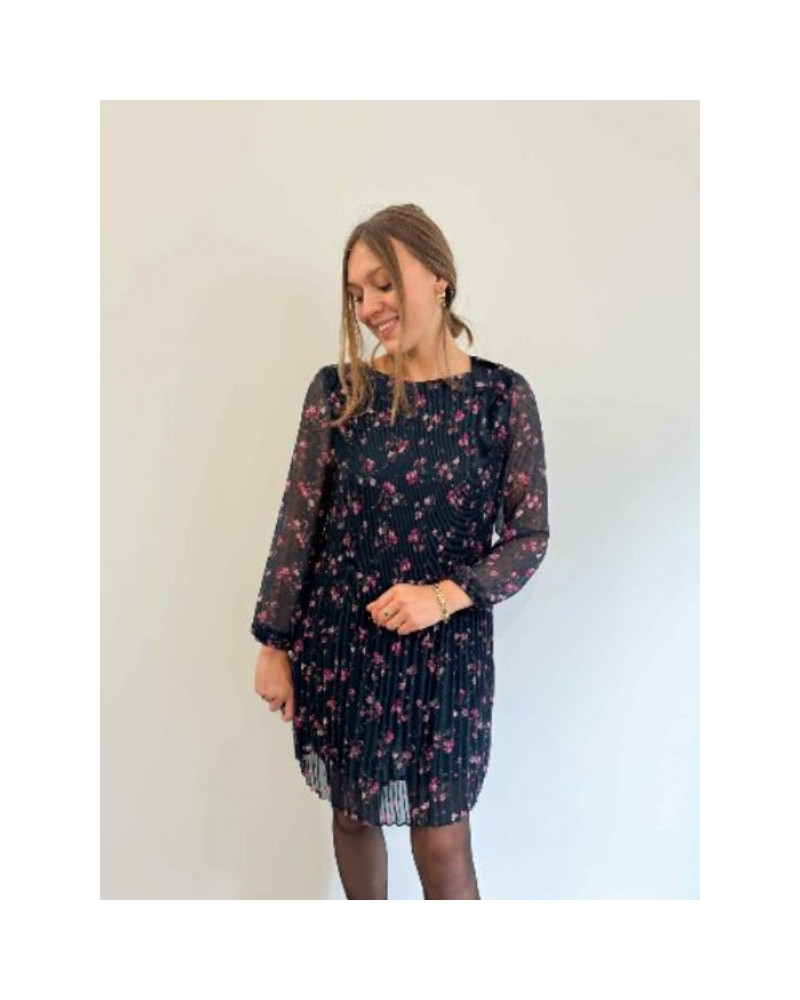 Robe droite plissée bleu marine à petites fleurs roses – Féminine et intemporelle