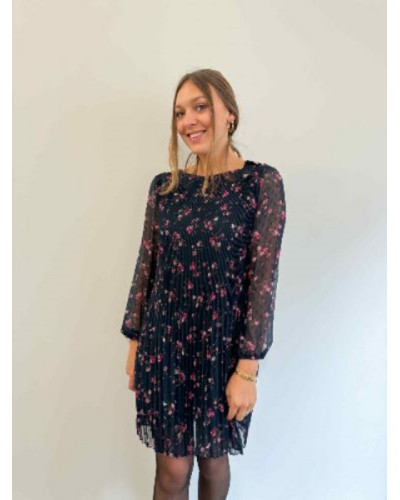 Robe droite plissée bleu marine à petites fleurs roses – Féminine et intemporelle