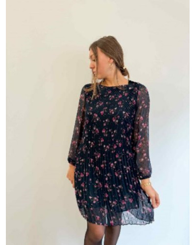 Robe droite plissée bleu marine à petites fleurs roses – Féminine et intemporelle