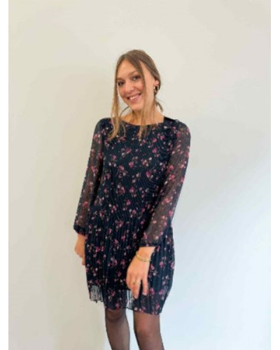 Robe droite plissée bleu marine à petites fleurs roses – Féminine et intemporelle