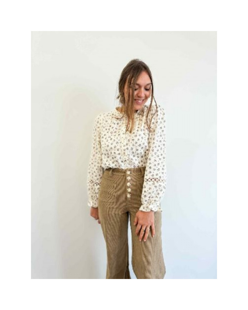 Blouse en gaze de coton écru à imprimé fleuri – Douceur et élégance bohème