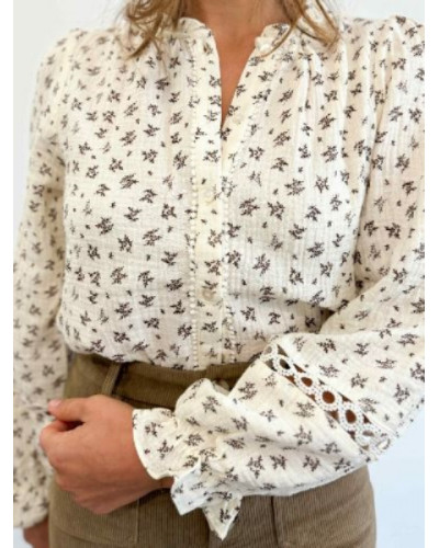 Blouse en gaze de coton écru à imprimé fleuri – Douceur et élégance bohème