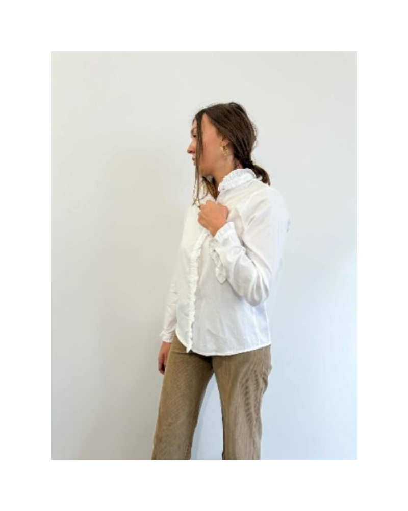 Chemise femme blanche à col montant – Élégance raffinée et style intemporel