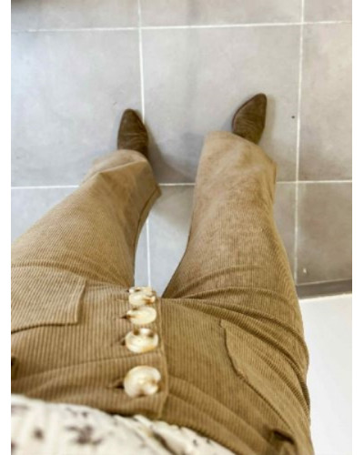 Pantalon femme beige en velours côtelé – Confort, chaleur et style rétro