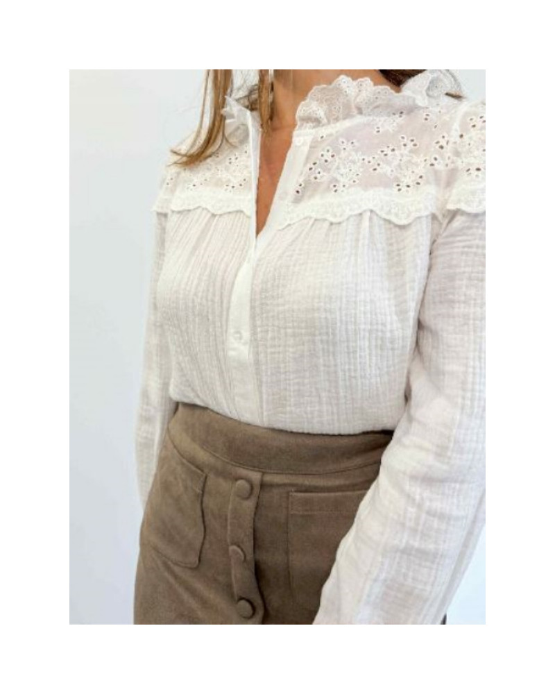 Blouse femme blanche en gaze de coton – Détails ajourés et légèreté naturelle