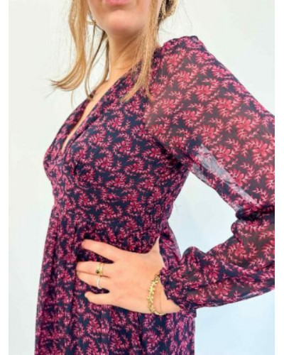 Robe longue fluide noire à imprimé rose fuchsia – Élégance et féminité vibrante