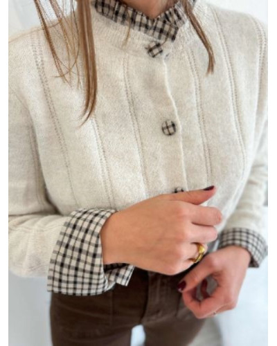 Pull beige col et manches à carreaux marron – Style tendance