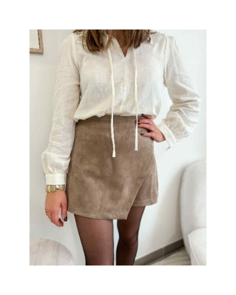 Jupe short en suédine taupe femme – Style tendance et confort