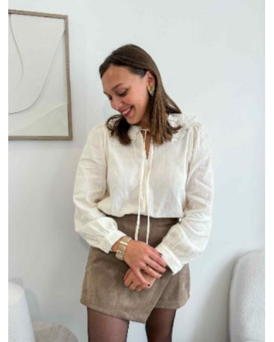 Jupe short en suédine taupe femme – Style tendance et confort