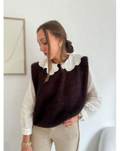 Blouse fluide à col Claudine en dentelle – Élégance féminine et légère