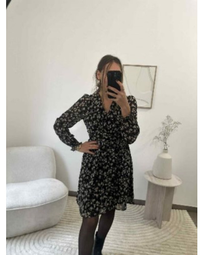 Robe cache-cœur fleurie noire – coupe cintrée, féminine et tendance automne