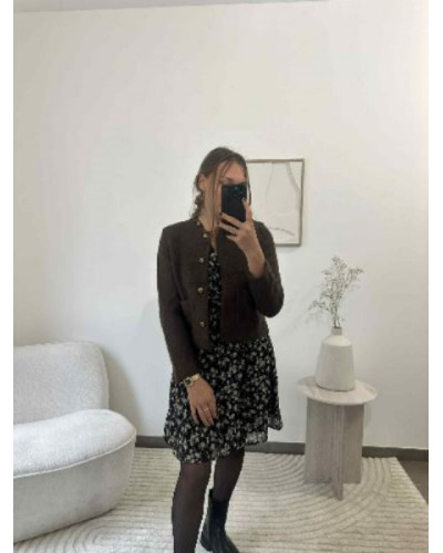 Robe cache-cœur fleurie noire – coupe cintrée, féminine et tendance automne