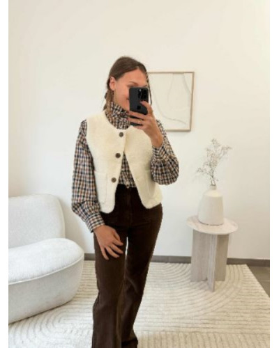 Gilet sans manches femme – style berger écru, coupe cintrée et douillette