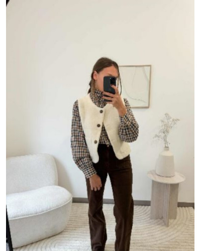 Gilet sans manches femme – style berger écru, coupe cintrée et douillette