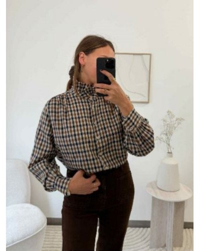 Chemise à carreaux col montant