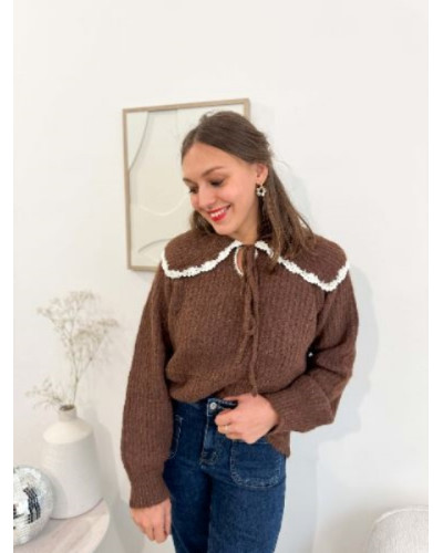 Pull marron col claudine