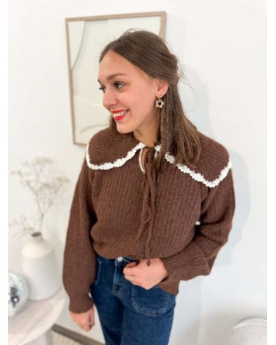 Pull marron col claudine