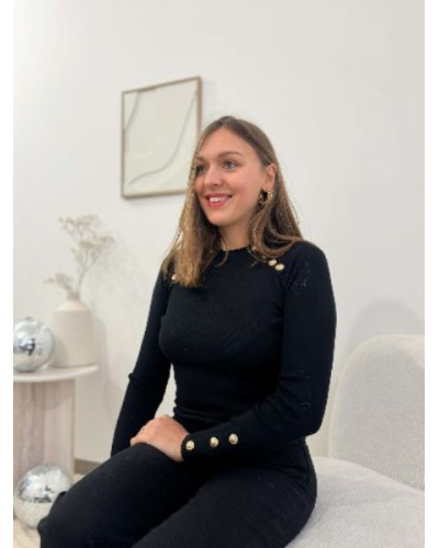 Pull noir à boutons dorés