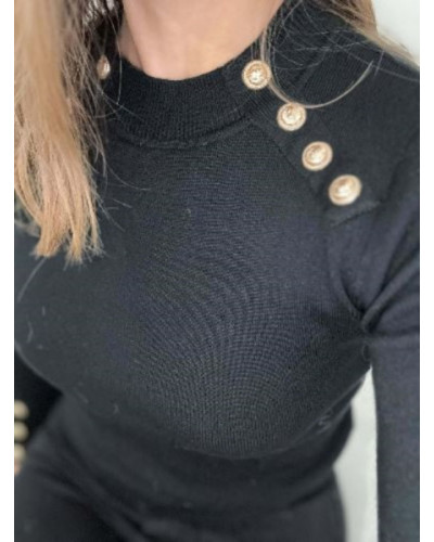 Pull noir à boutons dorés
