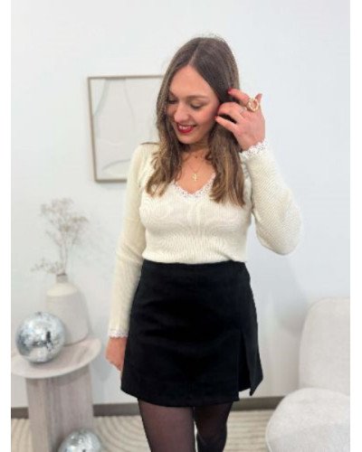 Pull beige col dentelle