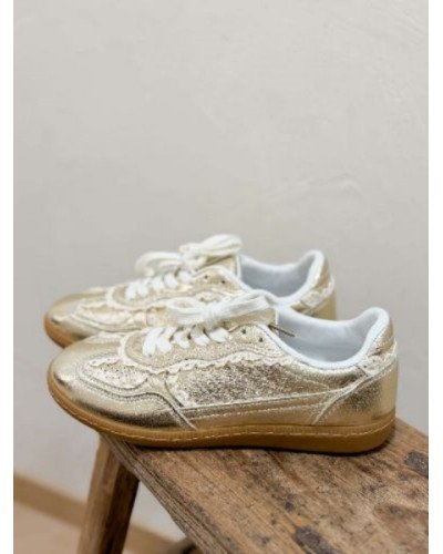 Sneakers dorées avec dentelle – Style chic et sophistiqué