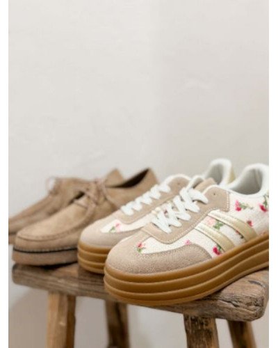 Sneakers tweed brodées fleurs – Élégance moderne