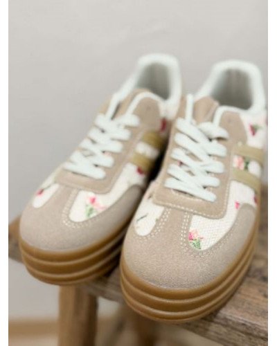 Sneakers tweed brodées fleurs – Élégance moderne