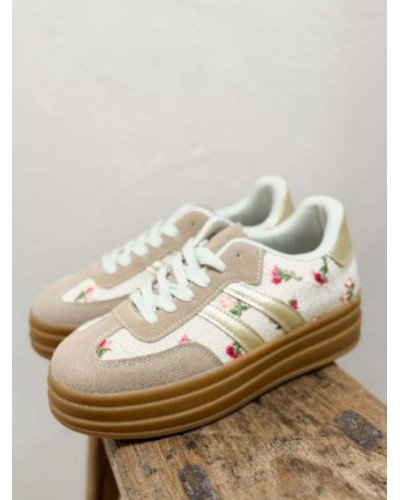 Sneakers tweed brodées fleurs – Élégance moderne