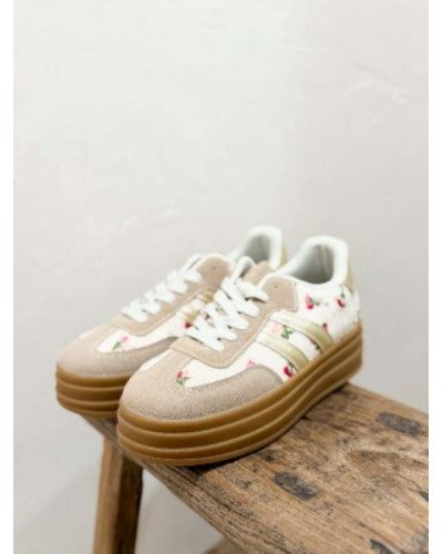 Sneakers tweed brodées fleurs – Élégance moderne