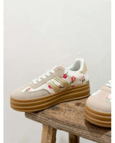 Sneakers tweed brodées fleurs – Élégance moderne