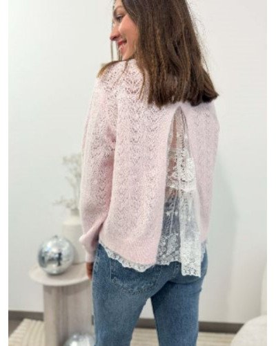 Pull femme rose pastel – Dos en dentelle blanche fluide