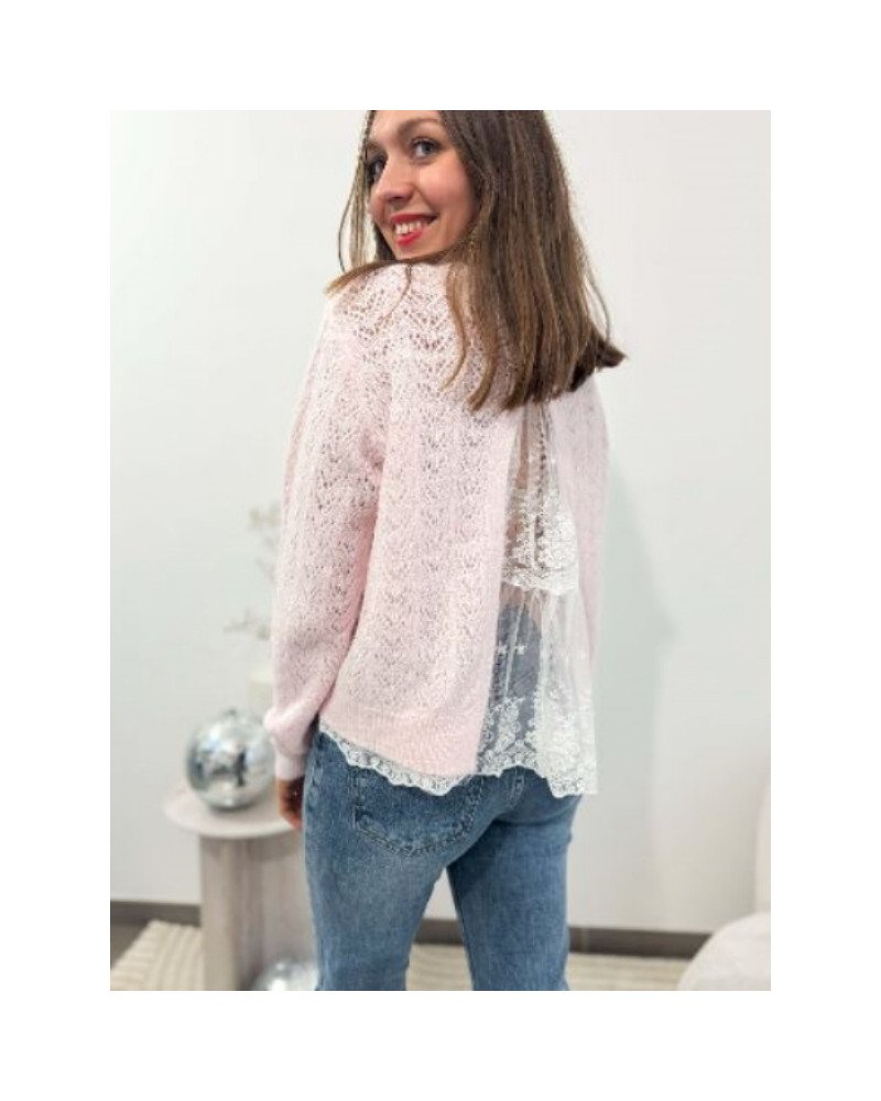 Pull femme rose pastel – Dos en dentelle blanche fluide