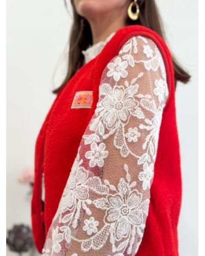 Veste gilet sans manches femme en bouclette rouge – Tendance et moderne