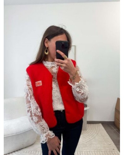 Veste gilet sans manches femme en bouclette rouge – Tendance et moderne